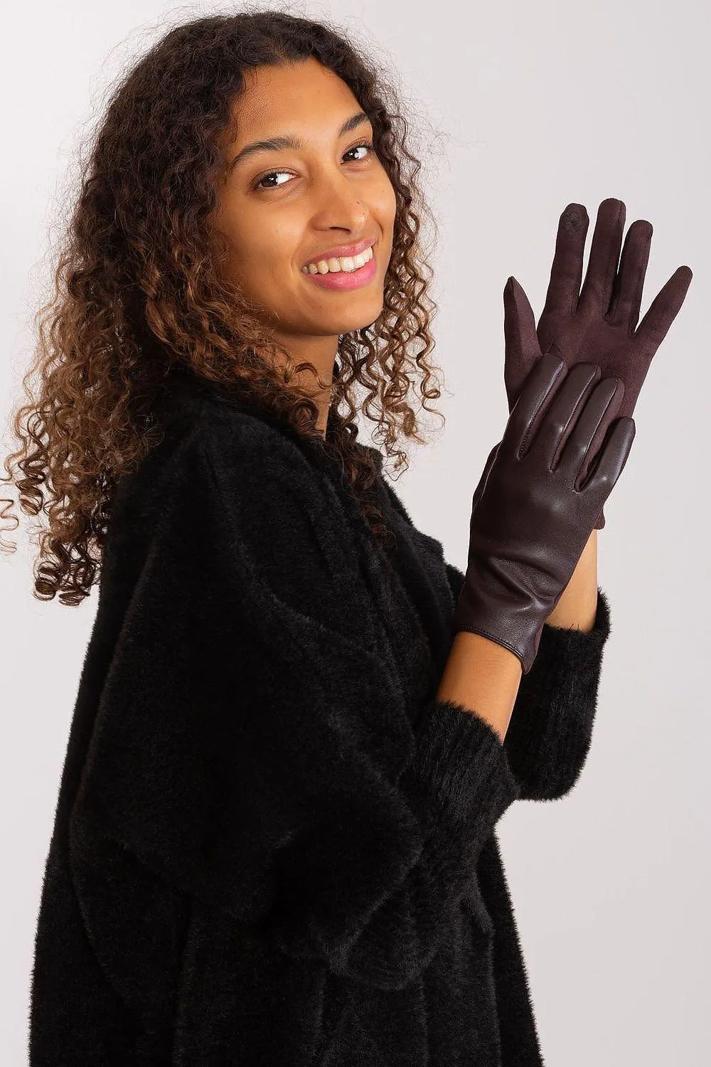 Chic Floral Embroidered Women's Touchscreen Gloves for Effortless Style