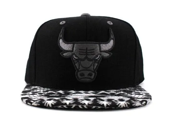 Chicago Bulls Mitchell & Ness Strapback Hats (Black White Gray)