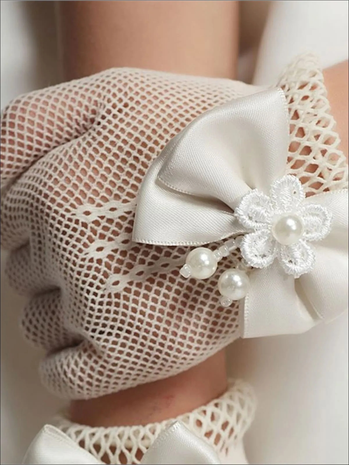 Girls White Pearled Bow Fishnet Hand Gloves