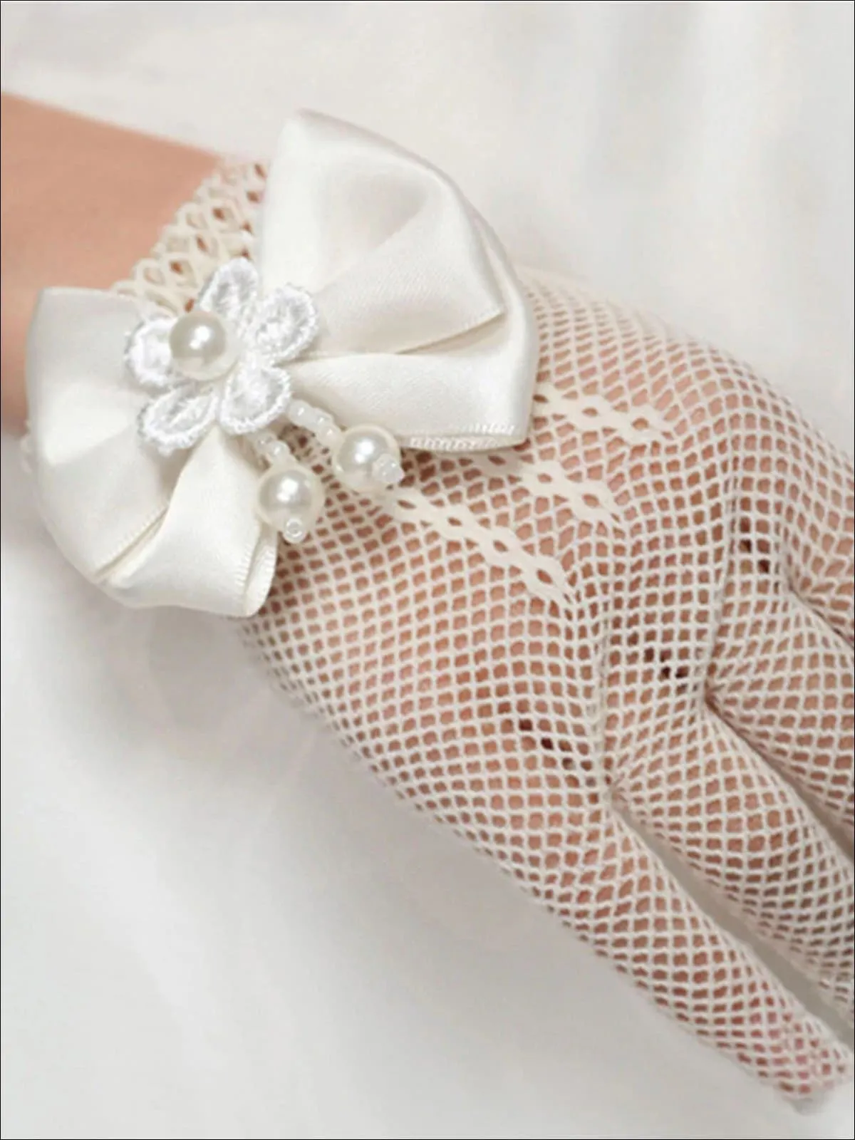 Girls White Pearled Bow Fishnet Hand Gloves