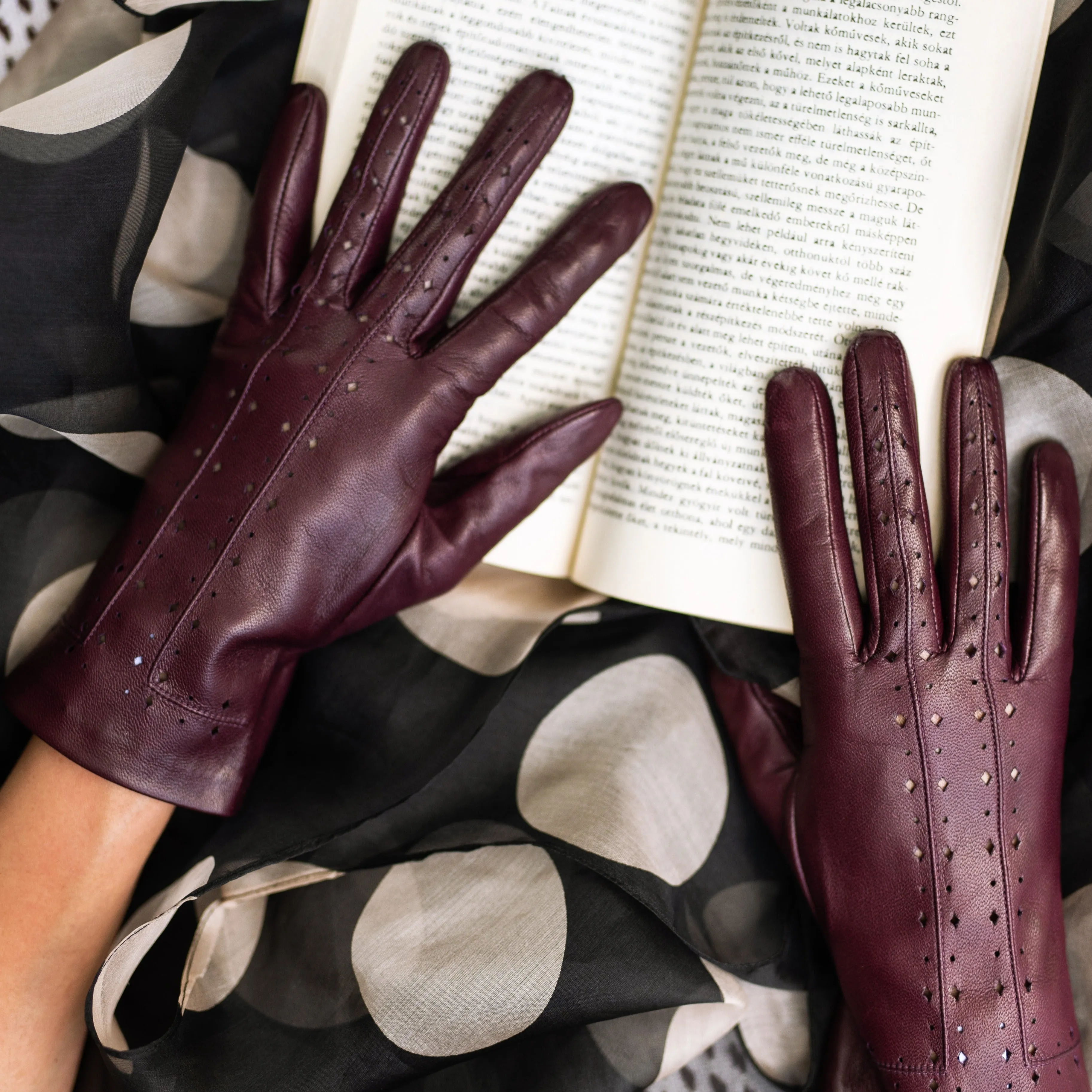 Ravello Aubergine Leather Gloves